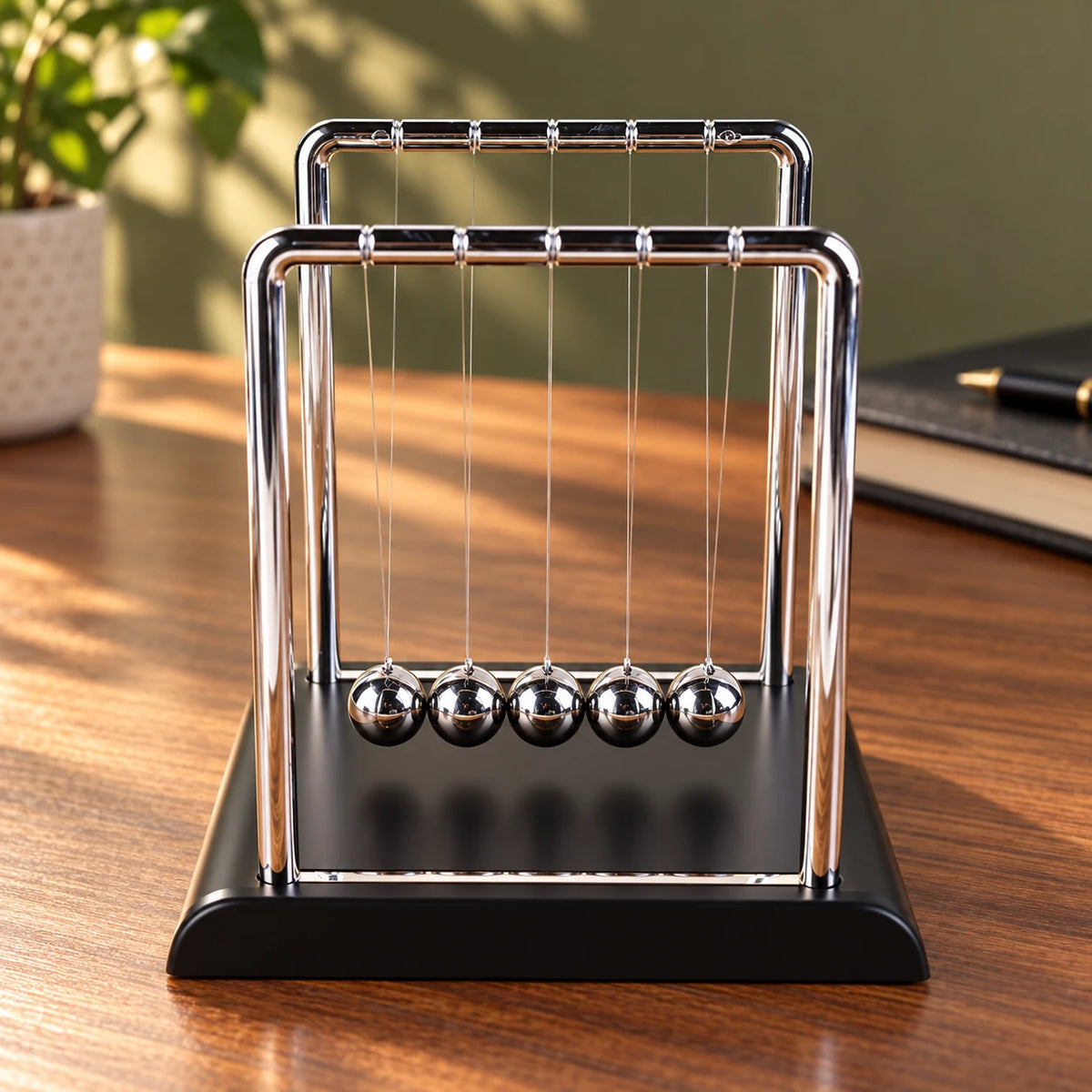 Pendule de Newton Billes en Acier, Décoration de Bureau Moderne et Objet Anti-Stress