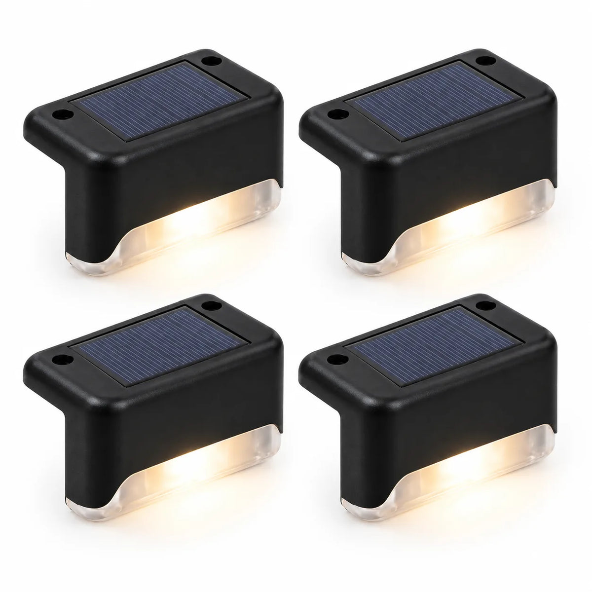 Lot de quatre lampes solaires noires allumées, fond blanc